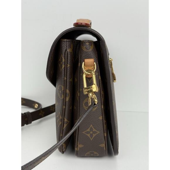 Louis Vuitton Pochette Métis Monogram Canvas Shoulder Bag with Gold Hardware - Picture 3 of 16